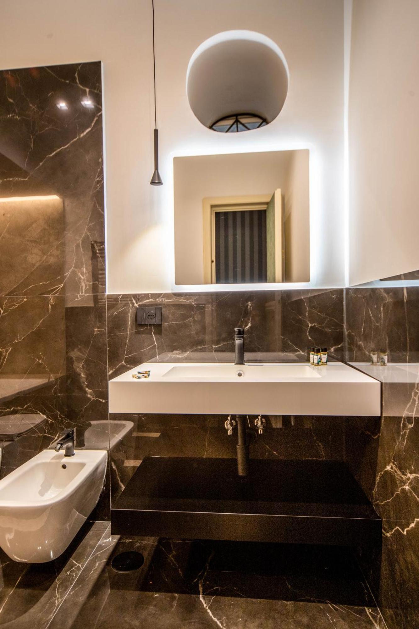 Arthouse Lady Marys Tribunali Luxury Suite Naples Luaran gambar